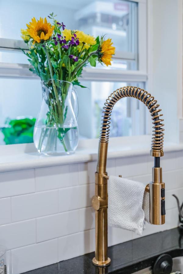 Bedroom In Thoughtfully Decorated East Passyunk Home Philadelphia Ngoại thất bức ảnh